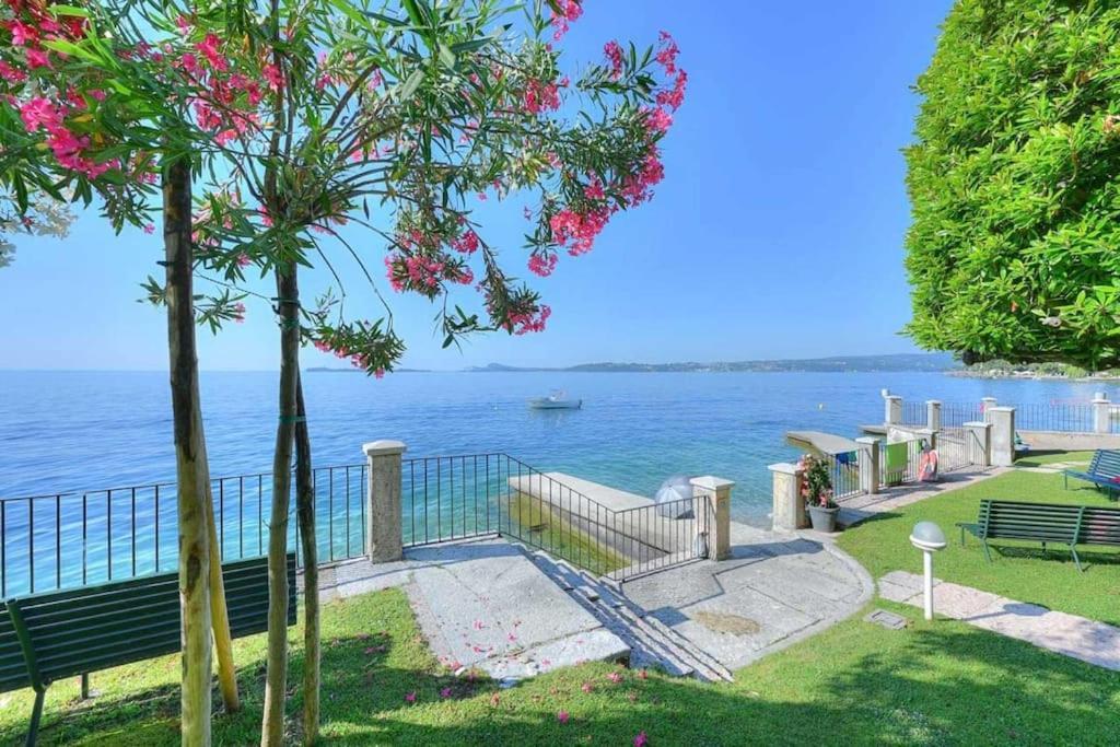 Appartamento 33 Rose Gardone Riviera Exterior photo